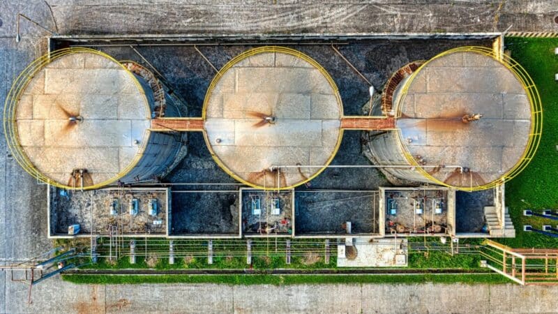 Karas keičia energijos rinką: tokio naftos kainų šuolio pasaulis dar nebuvo matęs