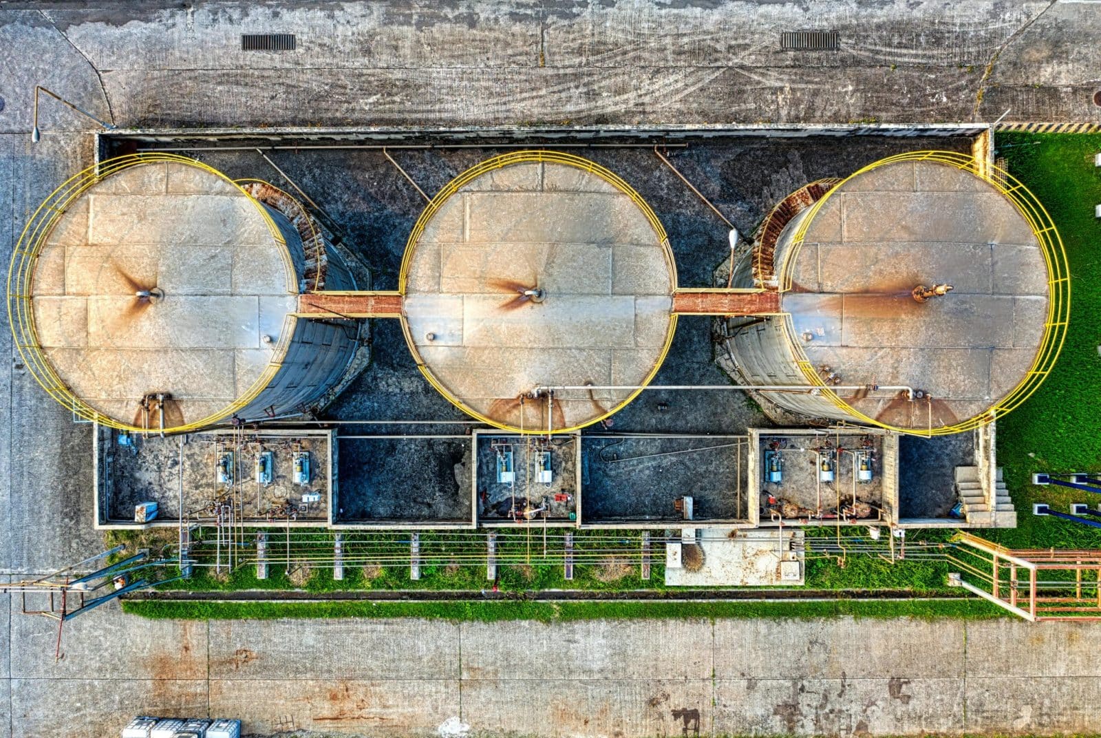 Karas keičia energijos rinką: tokio naftos kainų šuolio pasaulis dar nebuvo matęs