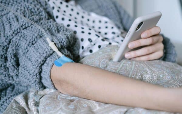 Jaunos moters pasirinkimas nutraukti gyvenimą: sprendimas iškėlė rimtų etinių klausimų