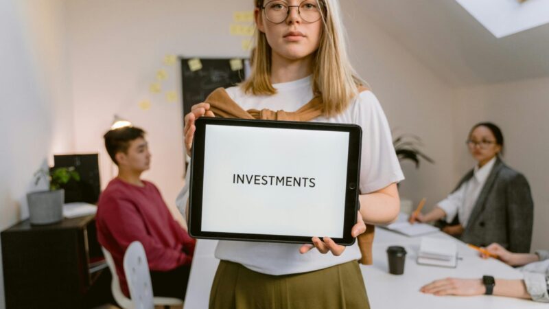 Jaunesnė karta keičia investavimo įpročius: moterų vaidmuo auga greičiau nei tikėtasi