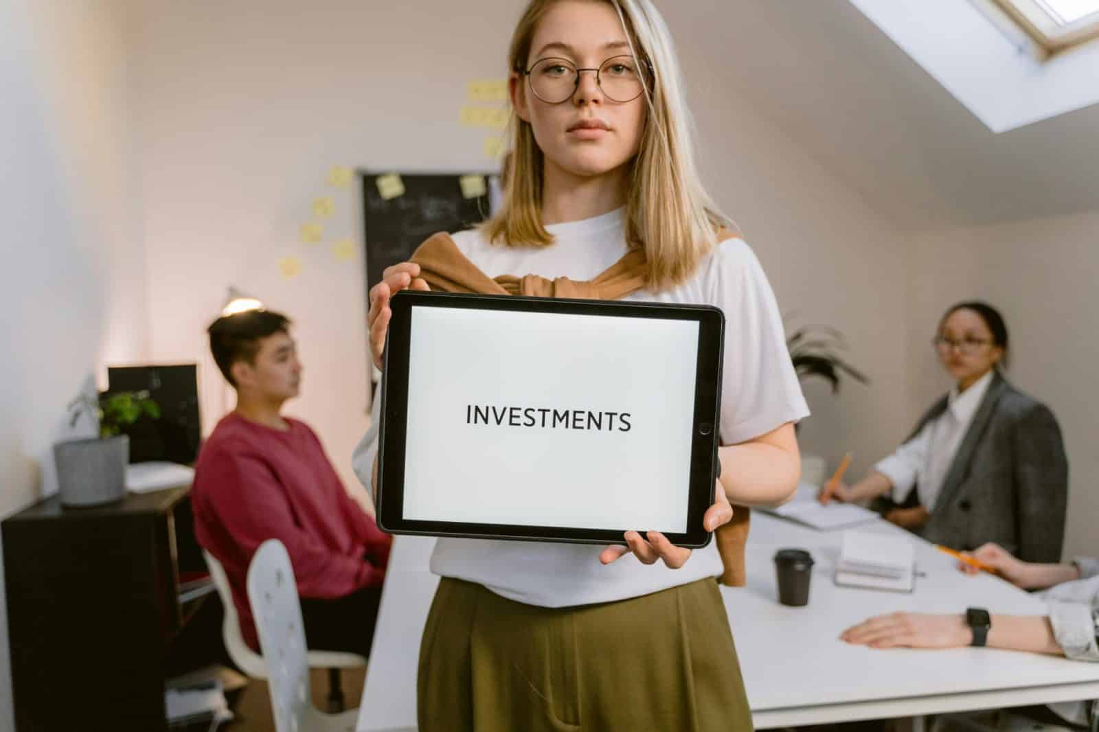 Jaunesnė karta keičia investavimo įpročius: moterų vaidmuo auga greičiau nei tikėtasi