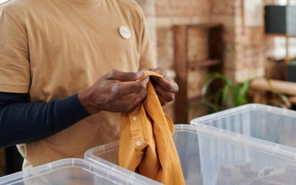 Tekstilės atliekos tampa grėsme: Kinijoje kuriama technologija žada sprendimą, bet ar to pakaks?