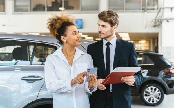 Naujas mokestis užklups vairuotojus: automobilio pirkimas gali smarkiai pabrangti