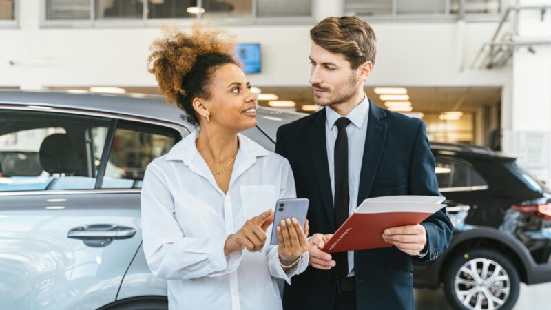 Naujas mokestis užklups vairuotojus: automobilio pirkimas gali smarkiai pabrangti