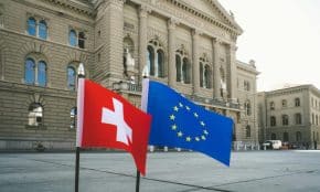 Šveicarijos ir ES vėliavos. Pexels nuotr.