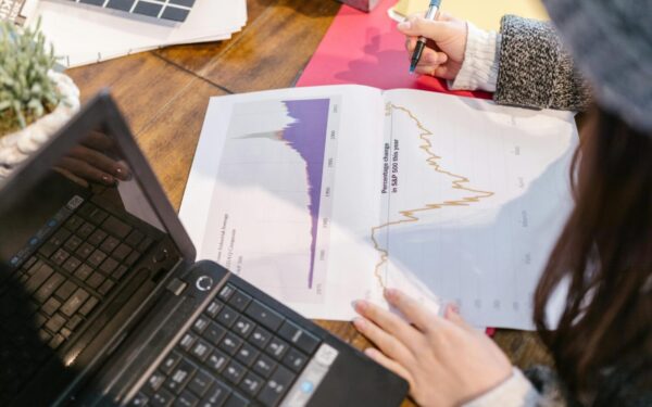 Ar valstybė ištemps? Brangstanti nafta didina spaudimą finansams