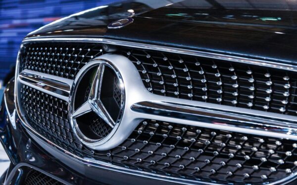 „Mercedes-Benz“ pelnas smuko 57%, rezultatai blogesni nei prognozavo analitikai