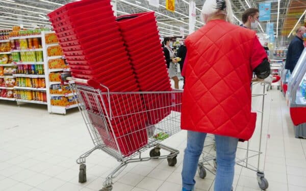 Velykų savaitgalis artėja: kurios parduotuvės dirbs, o kur durys bus uždarytos?