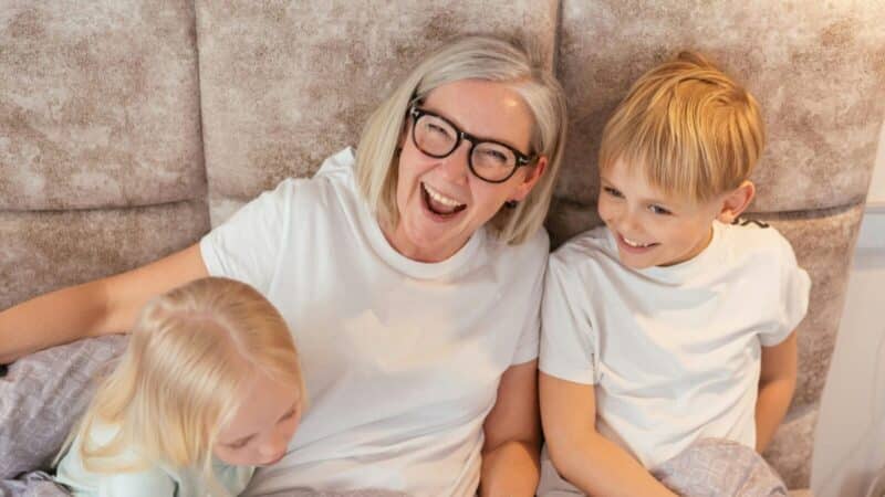 Kintanti darbo rinka diktuoja naujas taisykles: ar anūkadieniai taps nauju standartu Lietuvoje?