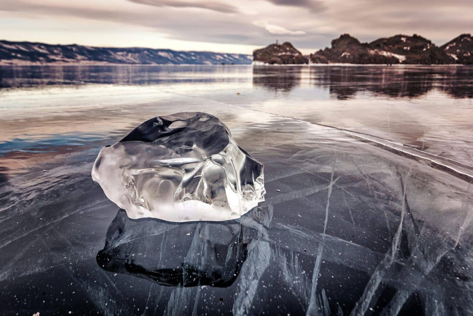 Baikalo ledas pareikalavo aukų: turizmo bumas slepia pavojus