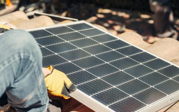 Iki birželio pratęstas kvietimas saulės elektrines su kaupikliais įsirengiantiems gyventojams