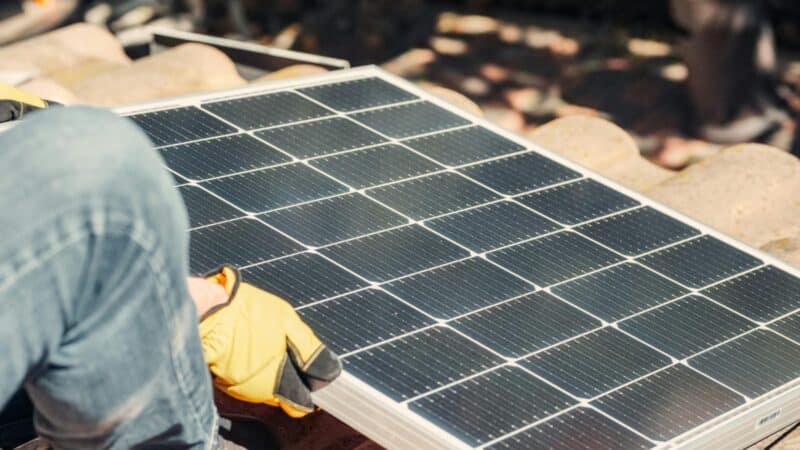 Iki birželio pratęstas kvietimas saulės elektrines su kaupikliais įsirengiantiems gyventojams