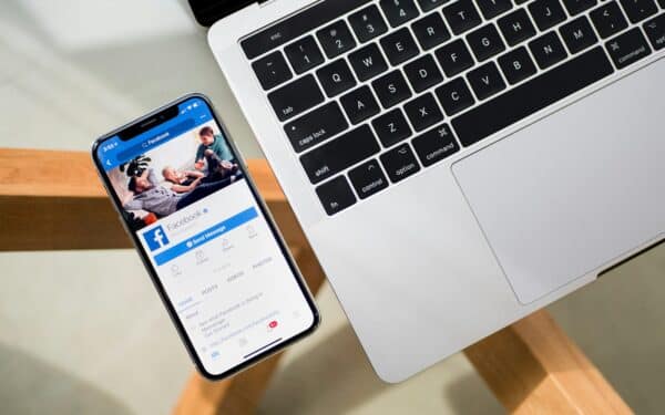 Socialiniuose tinkluose už pinigus siūloma platinti nesantaiką kurstančius užrašus