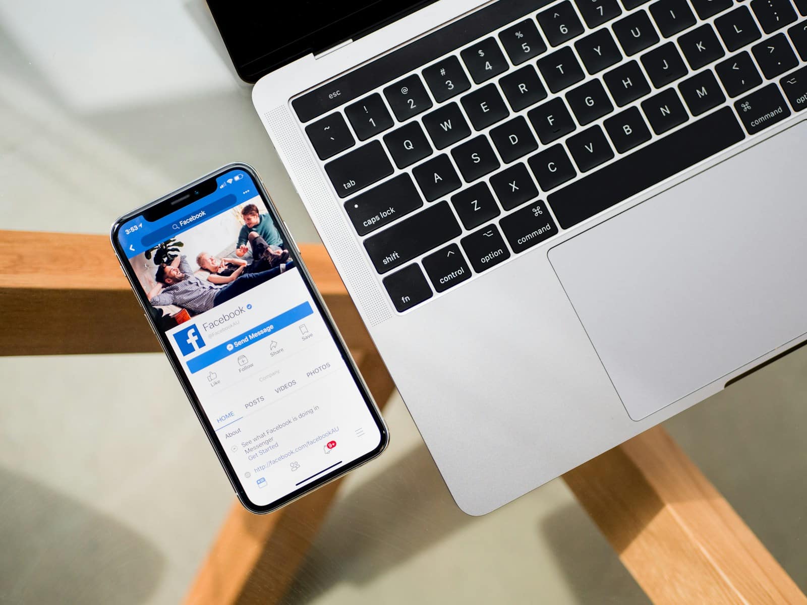 Socialiniuose tinkluose už pinigus siūloma platinti nesantaiką kurstančius užrašus