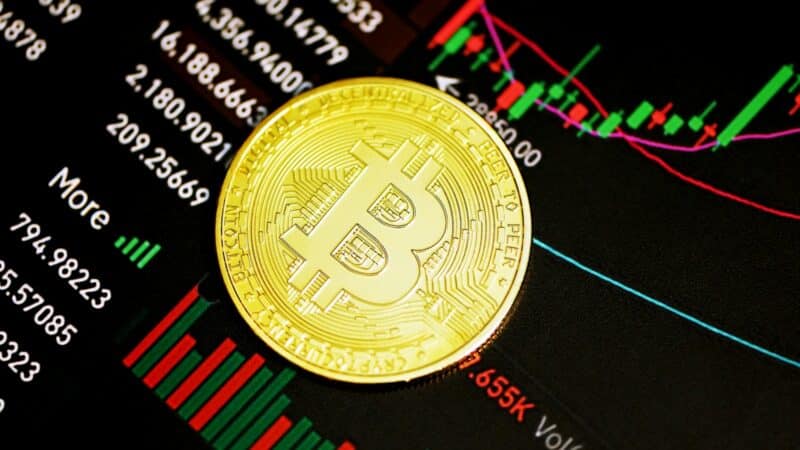 „Bitcoin” meškų rinka ar tvaraus augimo pradžia – analitikai ginčijasi dėl krypties