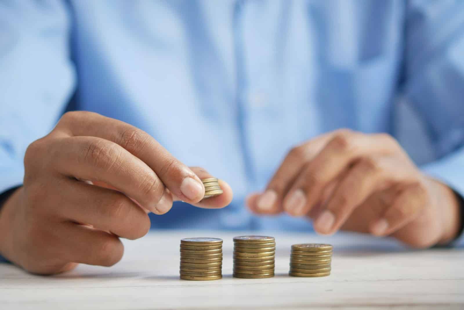 Ekonomika laikosi, bet kainos spaudžia: Tarptautinis valiutos fondas įžvelgia naują grėsmę Lietuvai