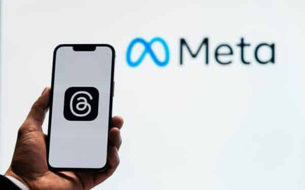 „Meta“ akcijos spaudžiamos abejonėmis dėl DI, bet augimo potencialas išlieka