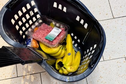 Pirkinių krepšelis parduotuvėje. ELTA / Josvydas Elinskas nuotr.