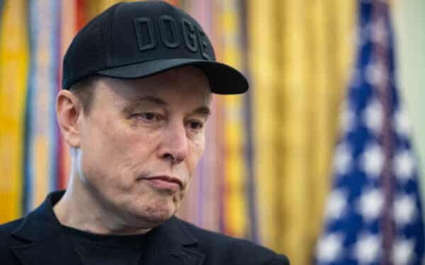 Lazda turi du galus: Muskas reikalavo paviešinti Epsteino failus, bet dabar pats ten atsidūrė