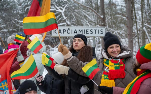 Dauguma lietuvių palaiko poligono sprendimus, bet vietose verda nepasitenkinimas