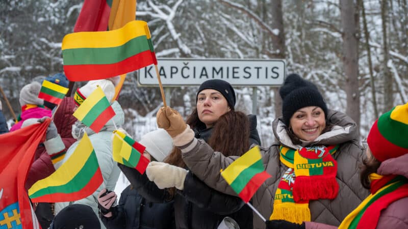 Dauguma lietuvių palaiko poligono sprendimus, bet vietose verda nepasitenkinimas