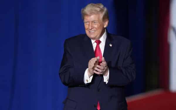 Trumpas pareiškė paramą Orbanui prieš rinkimus