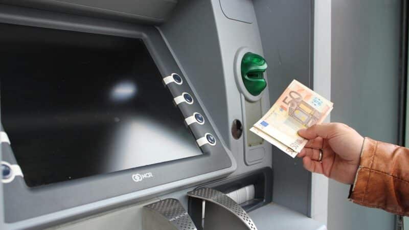 Bankas siunčia svarbią žinią: šie pasikeitimai palies daugelį, pasakė, kas keičiasi