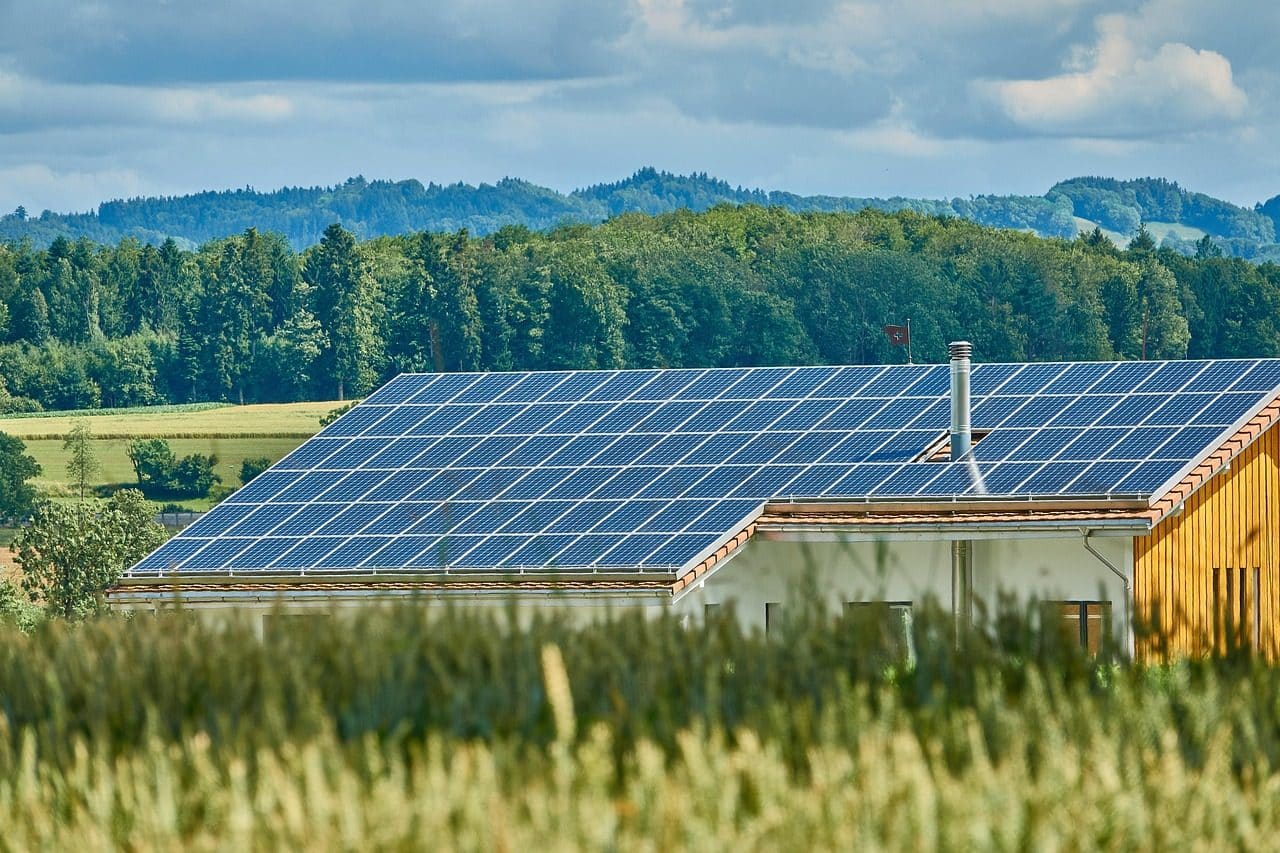 Tinkama saulės elektrinės priežiūra: pasakė, ką privalote padaryti dabar, kad sutaupytumėte