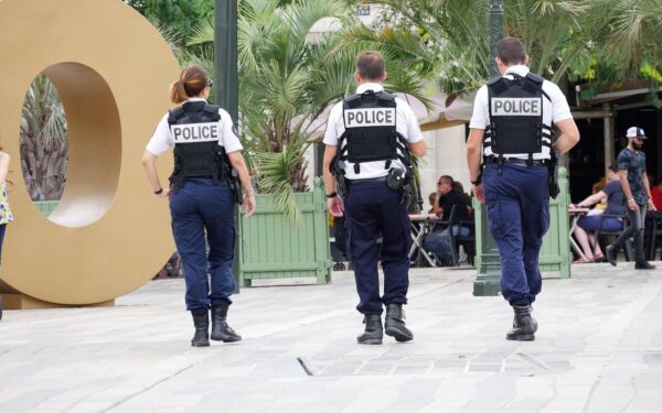 Apsimetę policija įsiveržė į namus: pora neteko beveik 1 mln. dolerių vertės bitkoinų