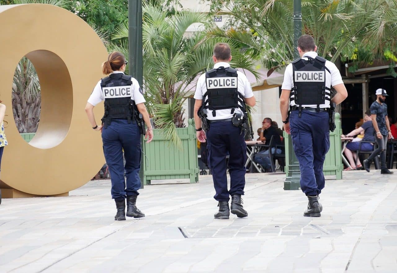 Apsimetę policija įsiveržė į namus: pora neteko beveik 1 mln. dolerių vertės bitkoinų