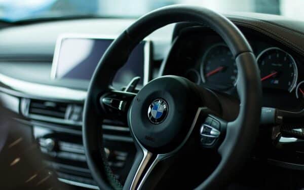 Dalijatės automobiliu su šeimos nariais? Ekspertas įspėja apie dažniausias klaidas