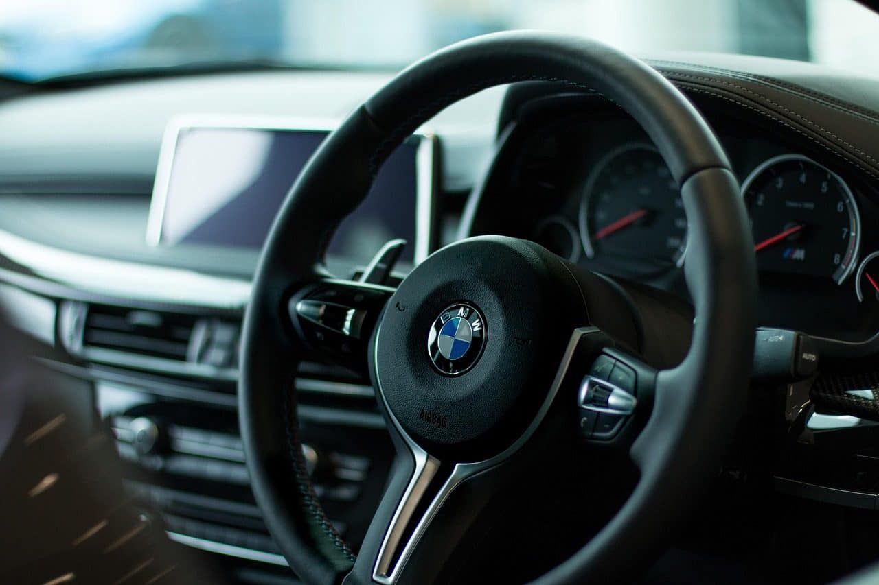 Dalijatės automobiliu su šeimos nariais? Ekspertas įspėja apie dažniausias klaidas