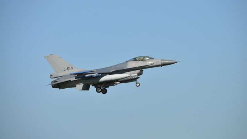 Įtampa auga: Rusijos atakos metu dronas įskrido į Rumuniją, pakelti naikintuvai