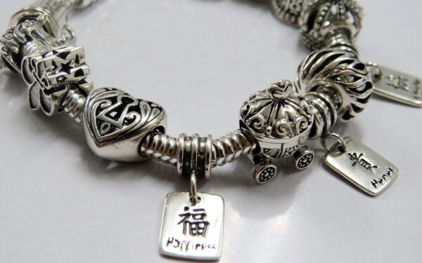 Istorinis sidabro kainos šuolis: atskleidė, ar triženklė kaina taps nauja norma