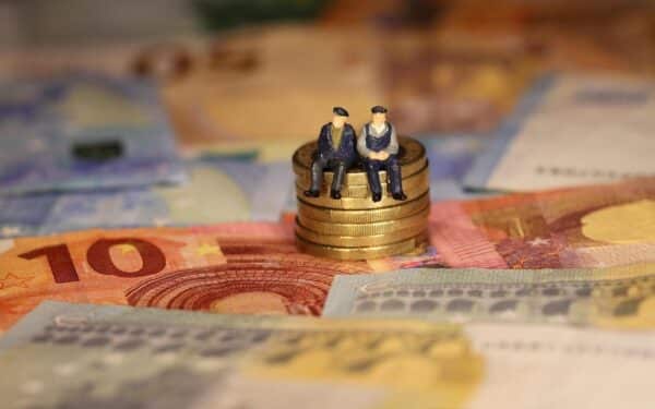 Atsiėmėte pensijos pinigus? Specialistė perspėja – galite tapti sukčių taikiniu