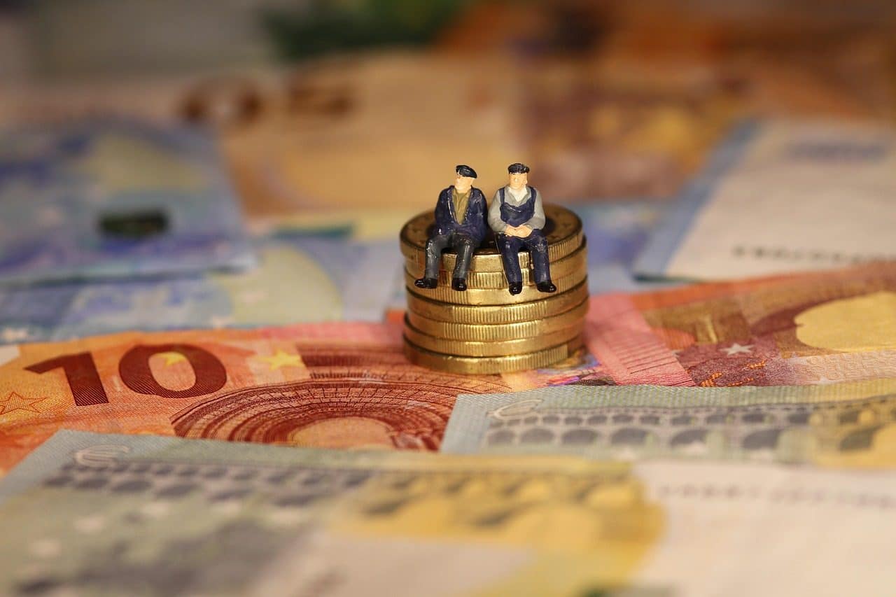 Atsiėmėte pensijos pinigus? Specialistė perspėja – galite tapti sukčių taikiniu