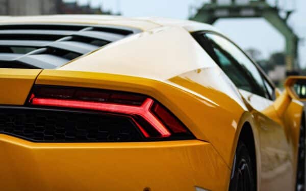 „Lamborghini“ vadovas rėžė be užuolankų: elektromobilių paklausa beveik nulinė