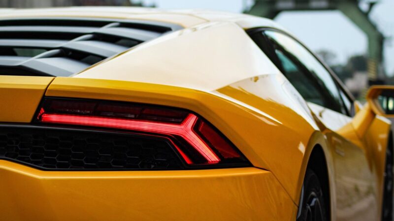 „Lamborghini“ vadovas rėžė be užuolankų: elektromobilių paklausa beveik nulinė