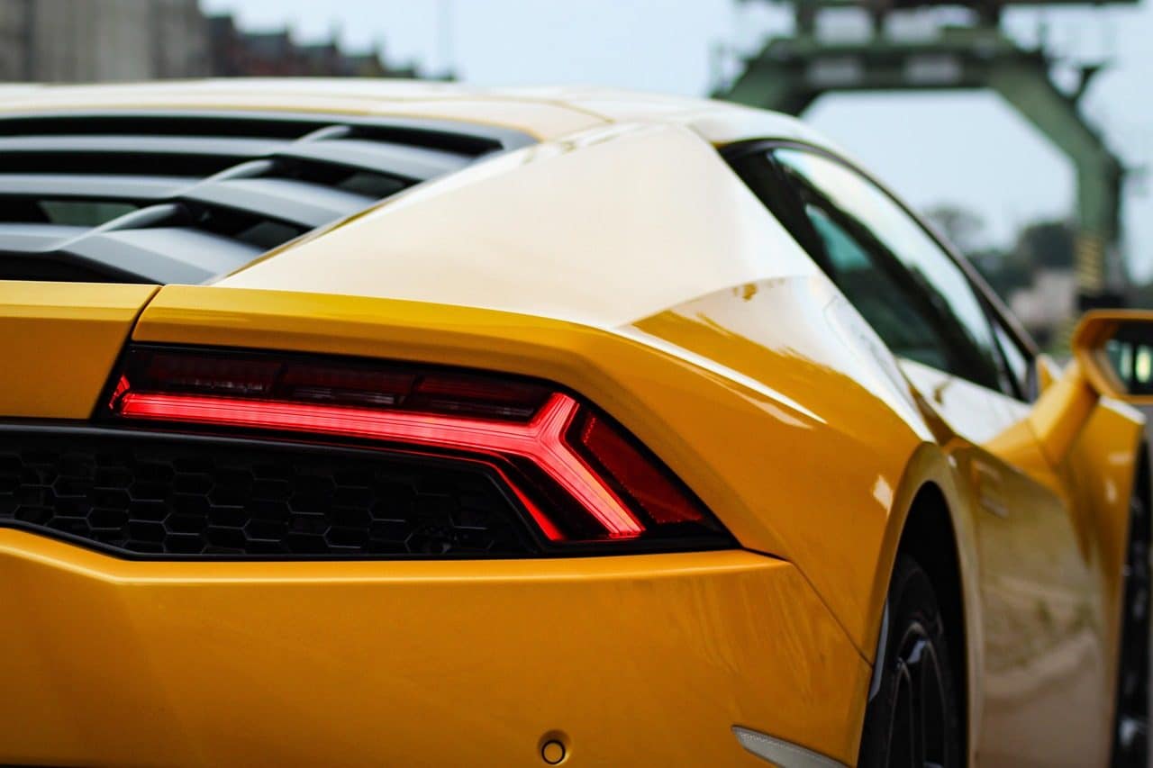 „Lamborghini“ vadovas rėžė be užuolankų: elektromobilių paklausa beveik nulinė