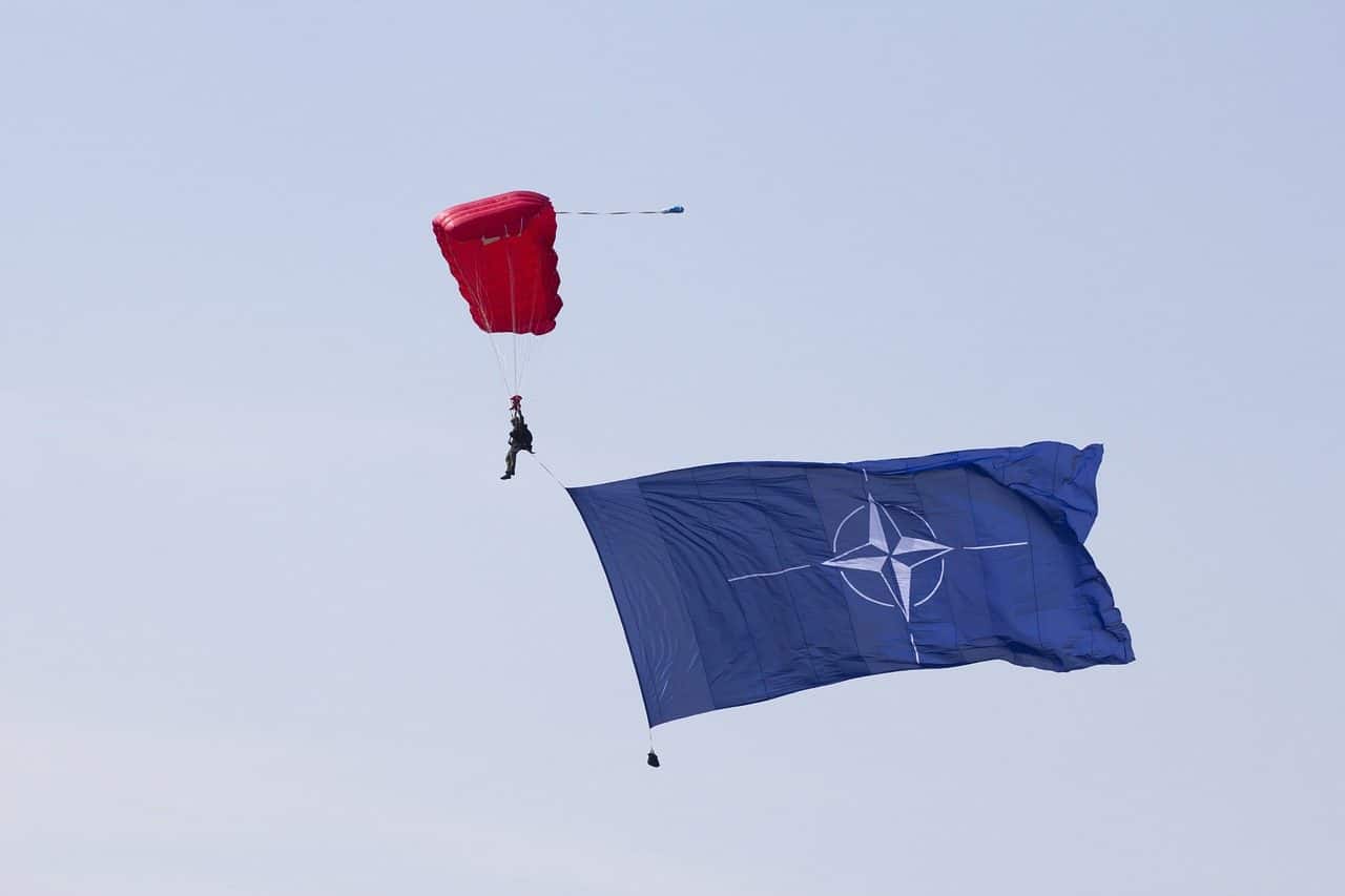 Ar Čekija rizikuoja supykdyti Trumpą? Mažina gynybos biudžetą ir meta iššūkį NATO