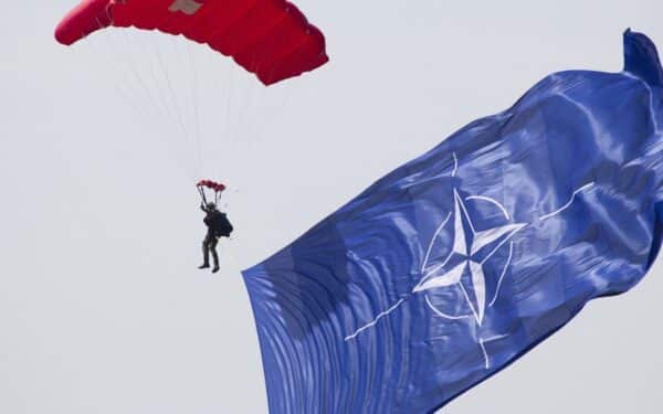 Trumpo grasinimai pasitraukti iš NATO sulaukė griežtos reakcijos: nepritarė net respublikonai