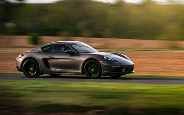 Elektrifikacijos planai kainavo brangiai, „Porsche“ pelnas krito beveik 100 proc.