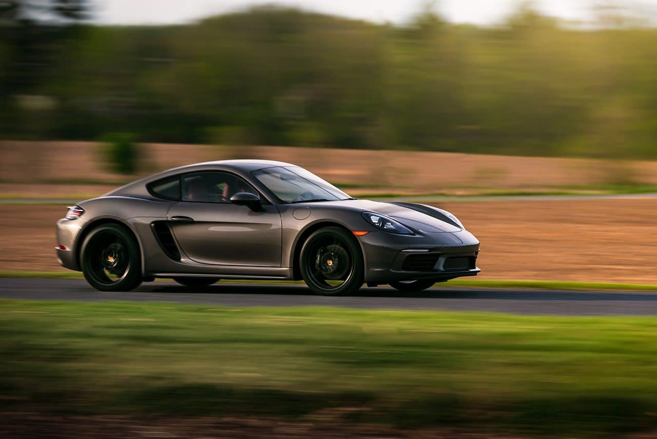 Elektrifikacijos planai kainavo brangiai, „Porsche“ pelnas krito beveik 100 proc.