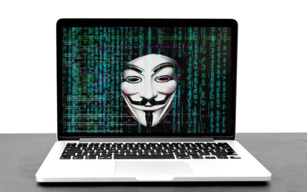 Žvalgyba įspėja vartotojus: programišiai nusitaikė į populiarias programėles