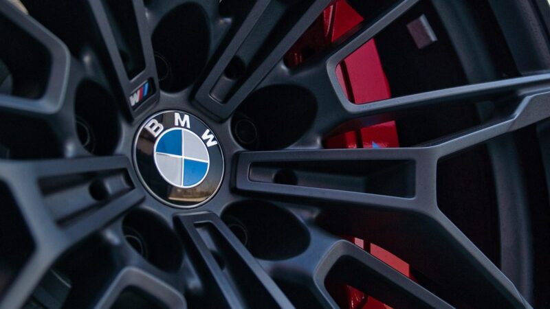 Spaudimas Kinijoje ir muitai: BMW pelnas smuko iki žemiausio lygio nuo pandemijos