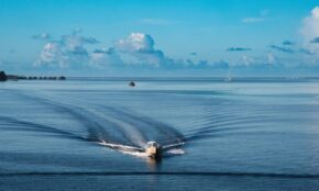 Laivas vandenyne. Pixabay nuotr.