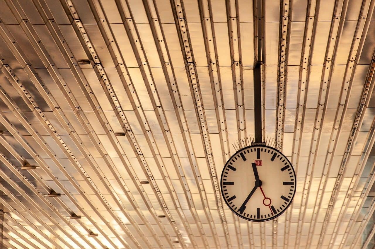 Vėl persuksime laiką, bet ar sutaupysime? Ekspertai turi nemalonių naujienų