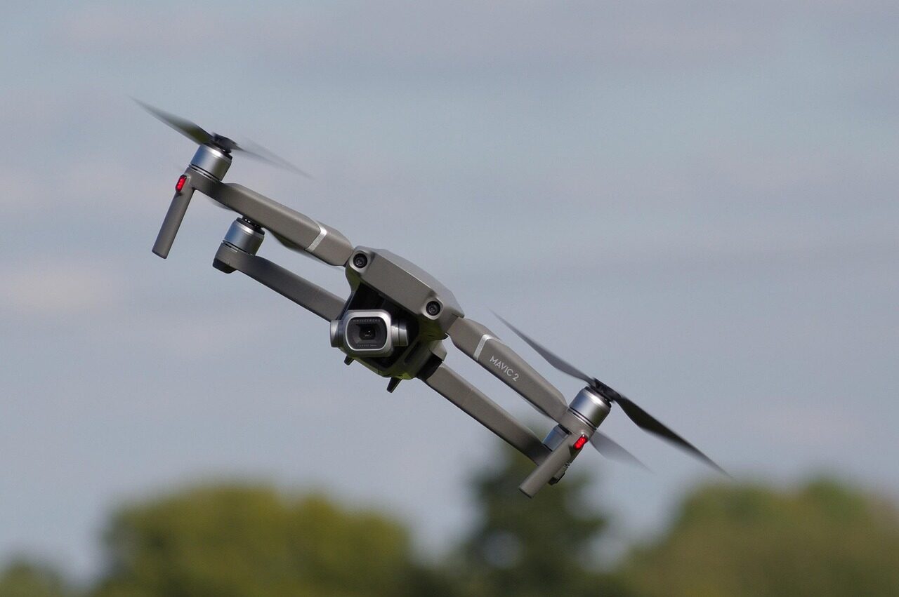 Pigių dronų startuoliai stumia brangias ginklų sistemas iš mūšio lauko