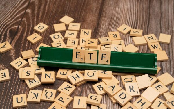 Didžiuliai pokyčiai: ETF įplaukos sumažėjo, rinkoje stiprėja neapibrėžtumas