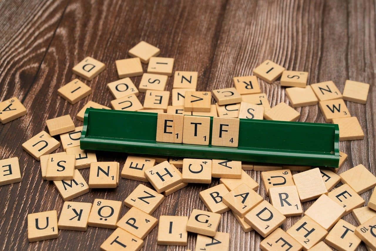 Didžiuliai pokyčiai: ETF įplaukos sumažėjo, rinkoje stiprėja neapibrėžtumas